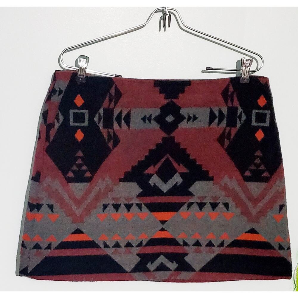GAP Womens Wool Mini Skirt Aztec Print Size 12
Western Cowgirl Preppy Indian